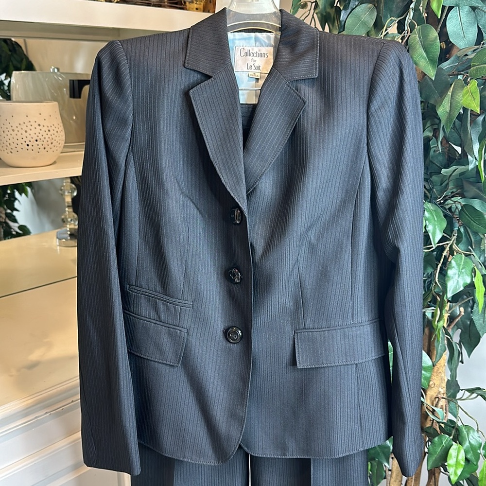🆕NWT Collections for Le Suit 2 Pv Black Pinstriped Pant Suit, 8 - Picture 2 of 10